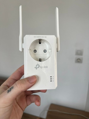 TP-Link TL-WA860RE WiFi Range Extender used