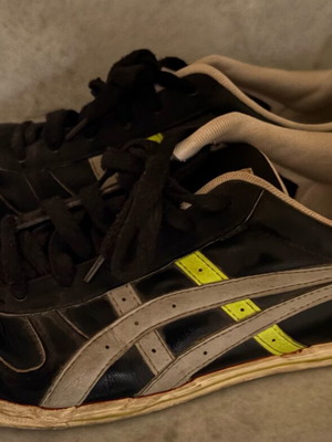 Asics Sneakers δερμάτινα μεταχειρισμένα, μέγεθος 46, μαύρα