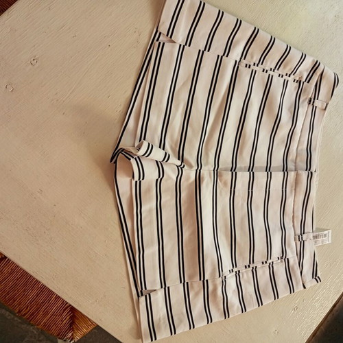 Stradivarius shorts new, size L, black and white