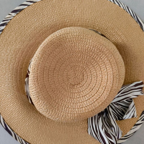 Straw hat like new with ribbon, beige and brown