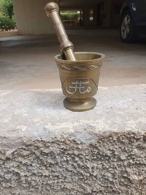 Mortar and pestle set like new, two pieces