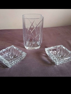 Antique crystal set vase and two ashtrays like new