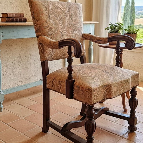 Neoclassical/Renaissance Style Dining Table in Walnut Wood with Marquetry like new, set of 6 chairs