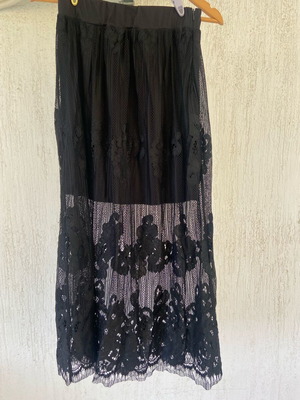 Skirt with lace transparency like new, size large