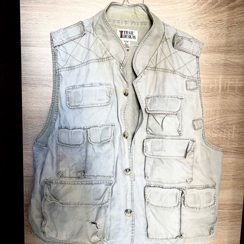 Men's vest large used with many pockets and wear