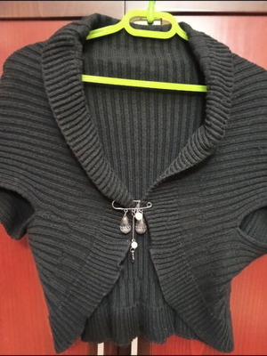 Bolero with clasp like new, black