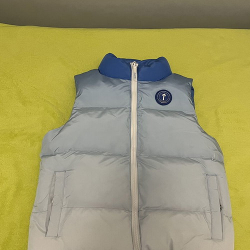 Trapstar sleeveless puffer jacket with blue collar