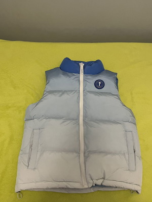 Trapstar sleeveless puffer jacket with blue collar