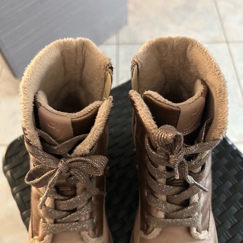 Girls' boots size 34 like new