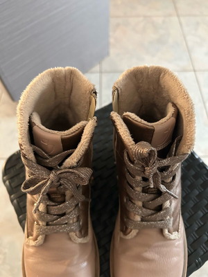 Girls' boots size 34 like new