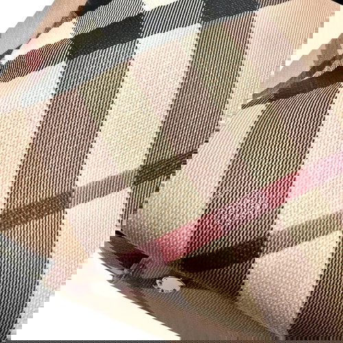 Burberry Nova Check чанта за рамо употребявана, черна и бежова