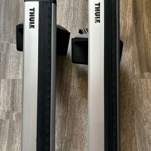 Thule WingBar Evo 135cm roof bars set with bases and Nissan Qashqai kit like new