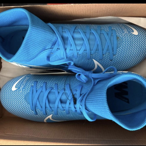 Nike men's football shoes, blue, size 40, new