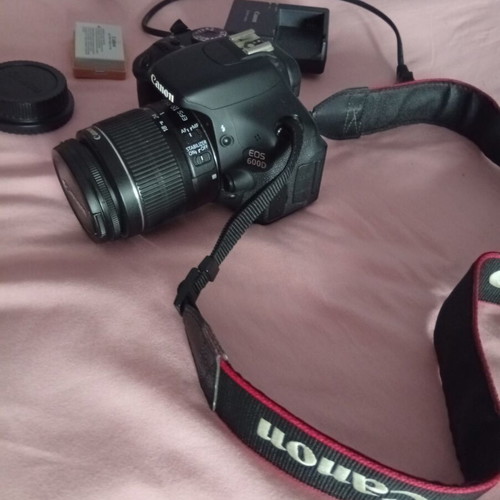Canon EOS600D camera with 18-55mm lens, strap, charger, and two batteries