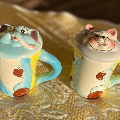 Children's milk mugs set of 2 with embossed animal lid new