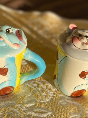 Children's milk mugs set of 2 with embossed animal lid new