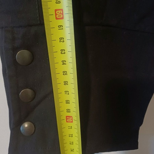 Lussile pants like new, size 44, black capri with buttons