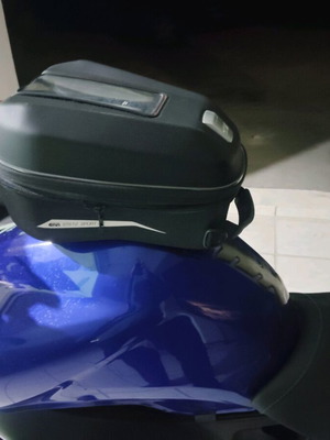 Givi tankbag and tanklock like new, for Yamaha