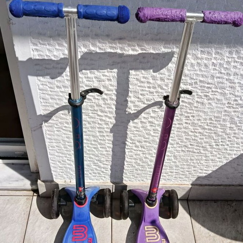 Micro Maxi kids scooters used, pack of 2, light-up wheels