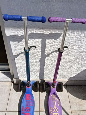 Micro Maxi kids scooters used, pack of 2, light-up wheels