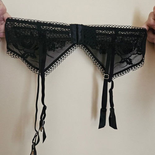Intimissimi garter belt new, black with Italian lace