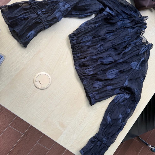 Zara crop top with embossed texture and bell sleeves like new, dark blue