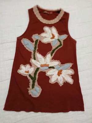 Zara top with appliqué flowers and knitted lace, like new, multicolor