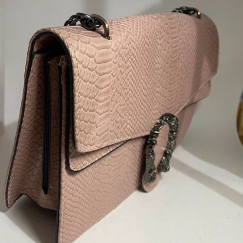 Shoulder bag used in very good condition without wear