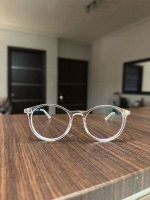 Glasses with transparent frame like new