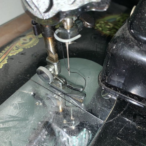 Transist Sewing Machine like new, works well