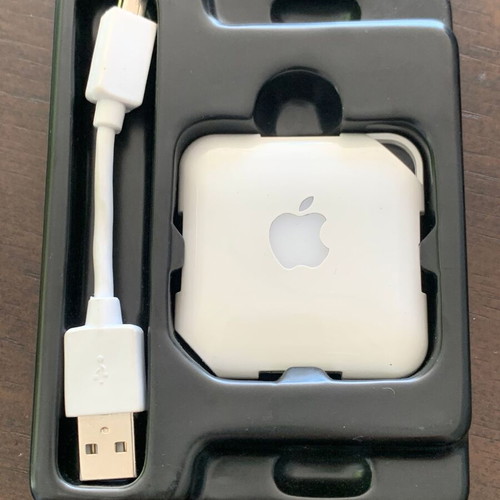 Apple USB hub 4 ports like new with illuminated logo