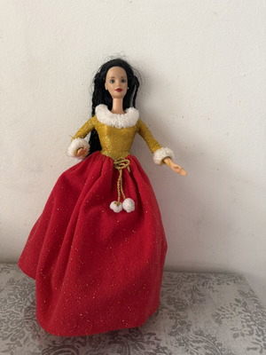 Barbie Disney Snow White doll used with Christmas dress Mattel 90s