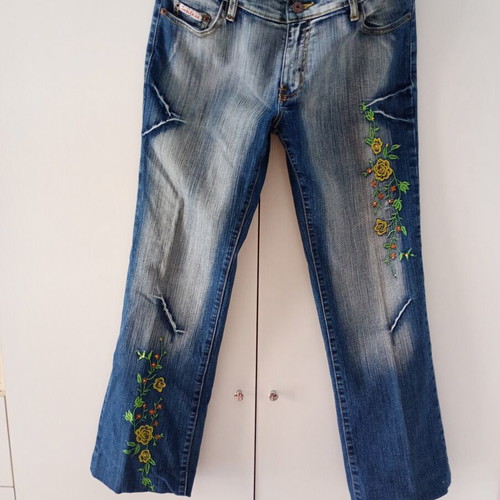 Jeans size 38 like new, blue with embroidery