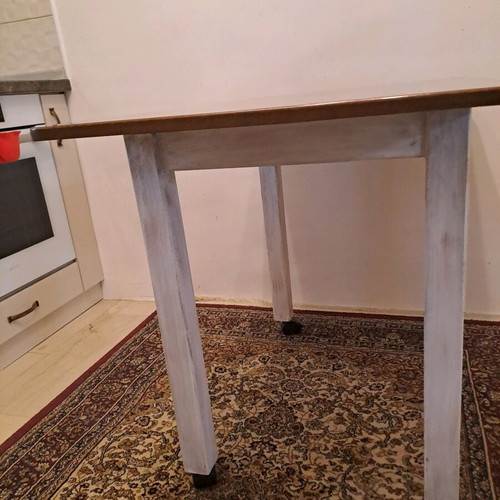 Wooden dining set like new with 2 chairs and wheels