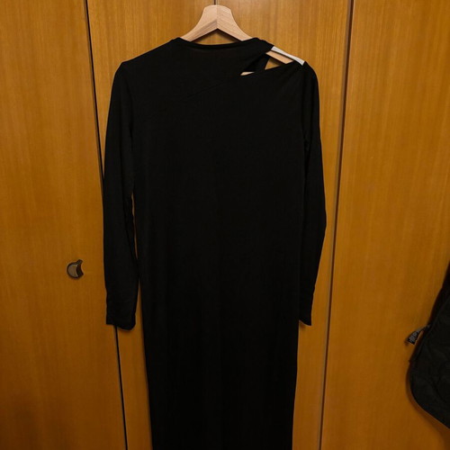 Midi dress Sisley like new with shoulder cutout and silver detail