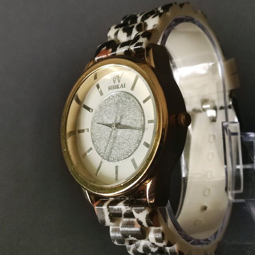 Watch with leopard silicone strap like new, women's