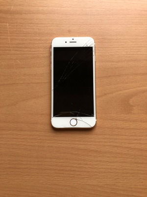 iPhone 6s 32 GB Gold used for spare parts, broken screen, battery 65%