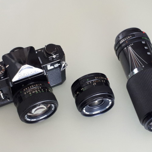 Canon zoom telephoto lens FD 70-210 mm used