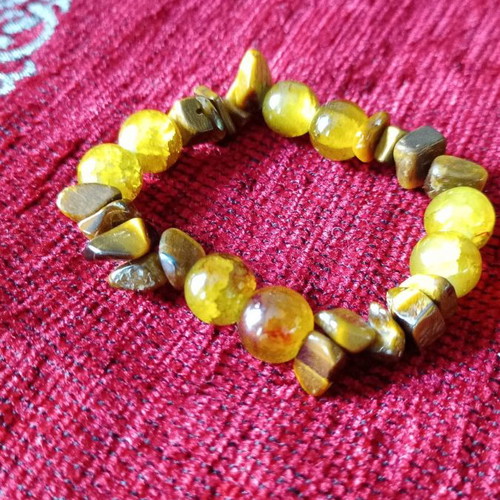 Bracelet made of olivine and tiger's eye used