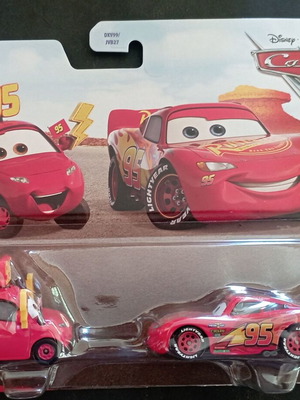 Σετ 2 αυτοκινητάκια Cars Flash McQueen και Maddy McGear