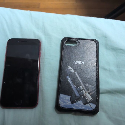 iPhone SE 2020 used, broken back, no SIM tray, no touch ID, no home button
