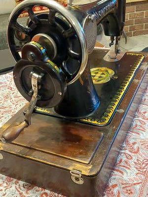 Singer vintage sewing machine 1922 used, fully functional