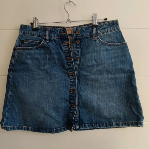 Zara mini denim skirt with buttons like new