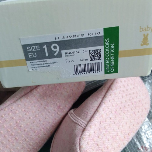 Benneton baby girl hug shoes size 19 like new