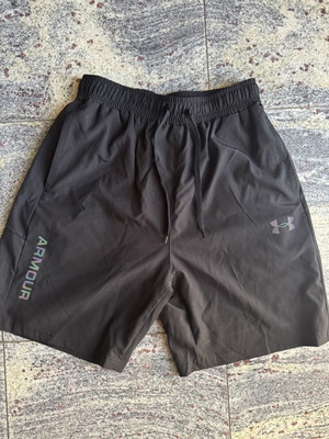 Under Armour σορτς με ανακλαστικό, μαύρα, μέγεθος L