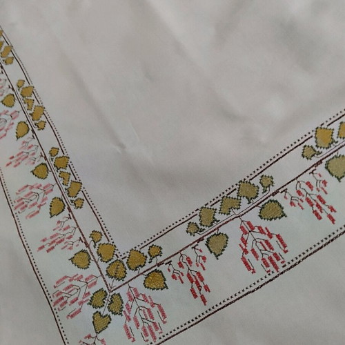 Vintage handmade embroidered tablecloth like new 130x130 cm