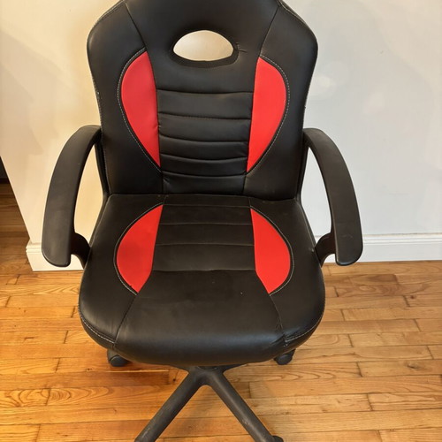 Gaming chair used, frame included