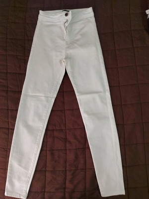 Bershka white pants size 34 like new with slim fit