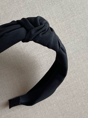 Black hairband new in excellent condition