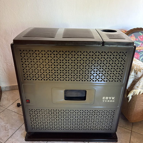 Oil heater air heater like new with chimneys
